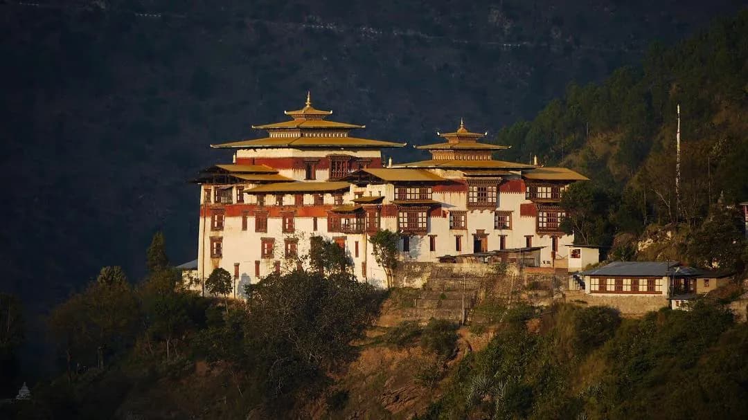 Trashigang Dzong Cliff-Top Monastery Circuit